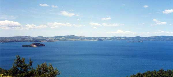 bolsena, lago di origine vulcanica