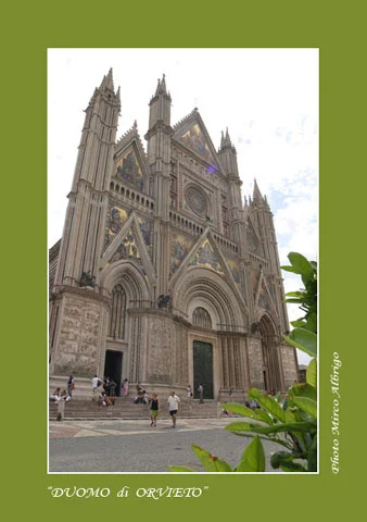 foto della facciada del Duomo di Orvieto